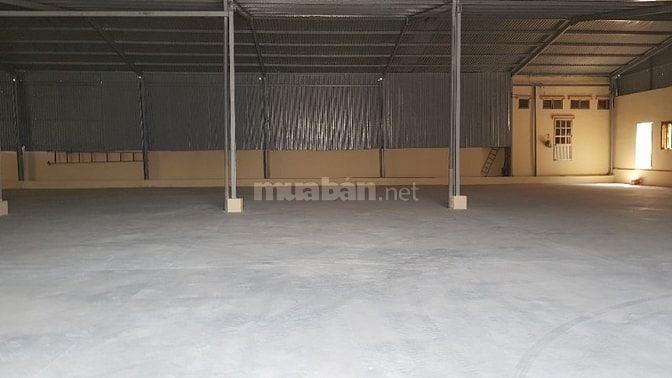 Nhà xưởng cho thuê thới tam thôn hoc môn dt: 2500m giá 70 triêu