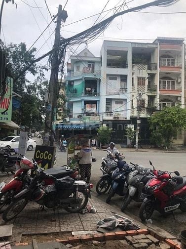 Bán tòa nhà căn hộ dịch vụ 16 phòng thang máy ngay góc ngã tư 