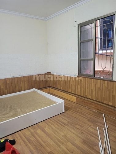 Cho thuê nhà ngõ 1194 Đường Láng thông chùa Láng, 3.5 tầng, MB 20m2