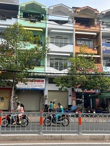 Bán gấp nhà MT Tạ Quang Bửu F5Q8 dt: 4m x 16m, lửng, 2 lầu, 1st