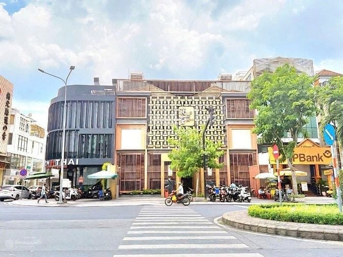 Bán nhà mặt tiền ngang 16m đường Phan Xích Long, PHường 2, Phú Nhuận