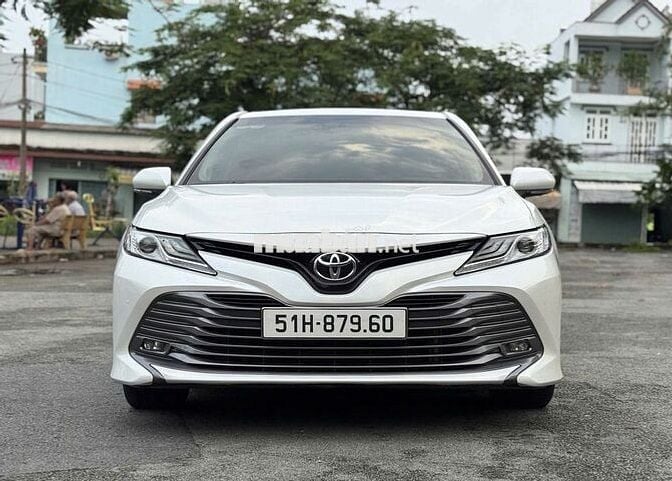 Camry 2020 2.5Q - 16000 km trắng kem mới tinh
