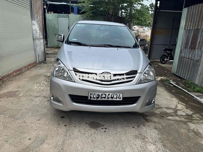Toyota Innova 2011 G - 128 km