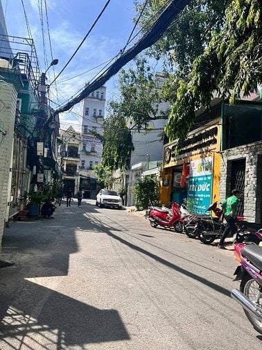 cho thuê nhà hẻm xe tải Trường Chinh, p14, TB 6x17, 3 lầu thang máy