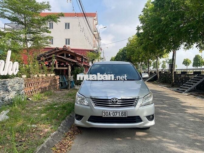 Tôi cần bán chiếc xe ô tô Toyota Innova 2.0E