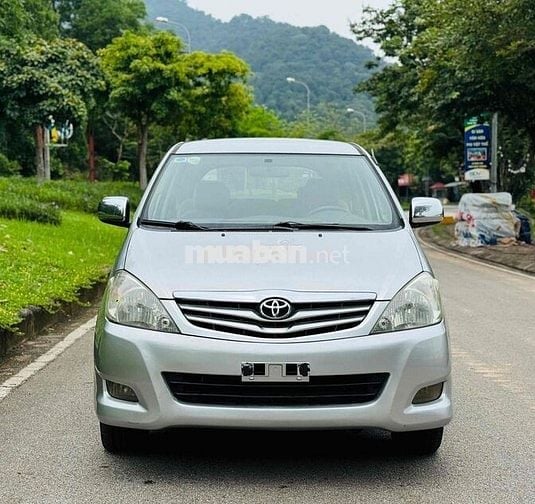 Toyota Innova 2010 G - 200000 km