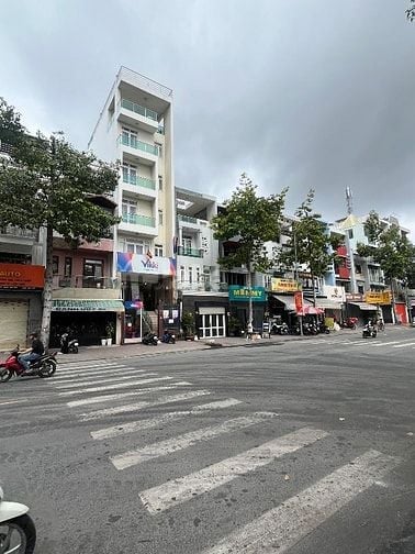 Nhà MT Dương Quang Đông P5Q8. DT 5x20m 1 trệt 4 lầu ST.