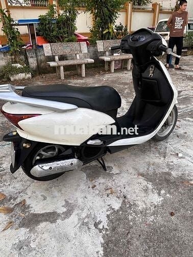Nhà mình có chiếc xe không đi tới cần bán ạ