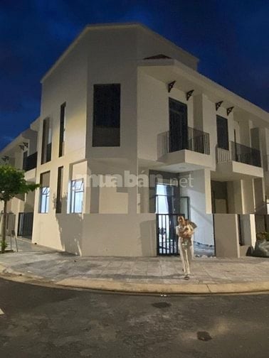 Cho thuê nhà phố liền kề – căn góc 2 mặt tiền, vị trí đắc địa!