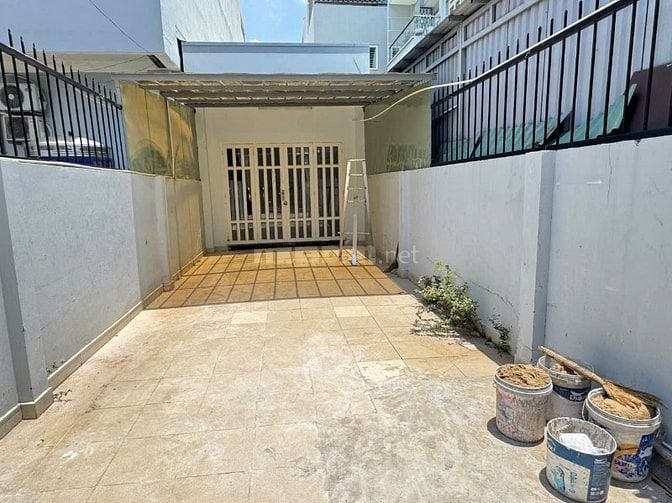 Cho thuê nhà nguyên căn mặt đường 6m , thông thoáng 
