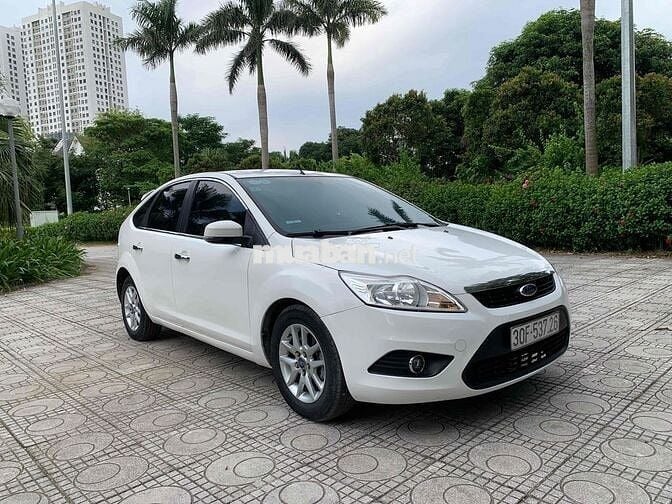 Em cần bán  Ford Focus 2010 1.8 AT full đồ chơi