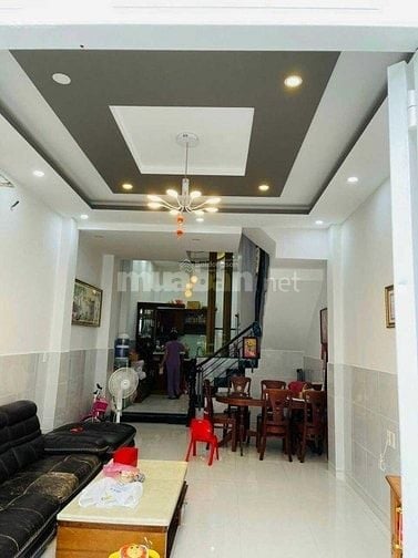 Chạy nợ nên bán nhà 61m2 Đ.Trịnh Hoài Đức, Q5 61m2/1TY180 , sát MT