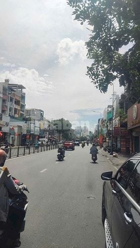 4m2 x 20m 5 tầng thu nhập 50 triệu Giá 24 tỷ
