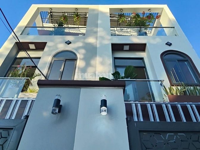 Bán nhà đẹp 3 mê – 3 tầng, view công viên gần Đại Học Duy Tân