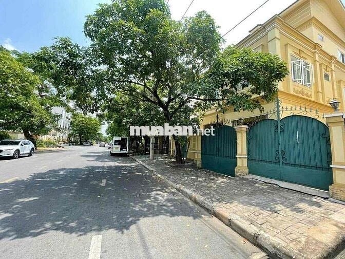 CHO THUÊ BIỆT THỰ PHÚ MỸ HƯNG, 11x18M, Trệt 2 Lầu 70tr/thương lượng