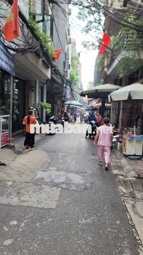 Cần cho thuê căn nhà 3 tầng đầu ngõ phố Kim Hoa