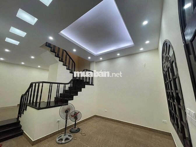 Nhà riêng ngõ phố lê thanh nghị giải phóng dt70m2x3t giá 19tr