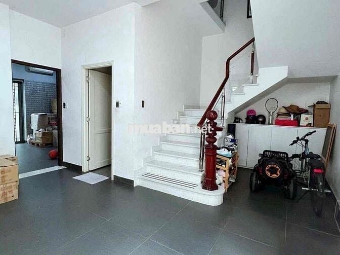 CHO THUÊ CĂN GÓC BIỆT THỰ KHU DÂN CƯ BÌNH HƯNG. KẾ BẾN XE QUẬN 8.