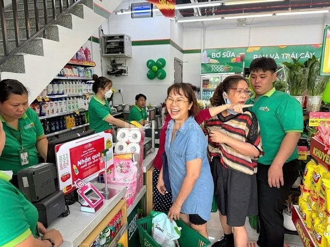Cần Tuyển NV ,Cho Cửa Hàng ,Vị Trí Bán Hàng,Thu Ngân, Tạp Vụ, Bảo Vệ 