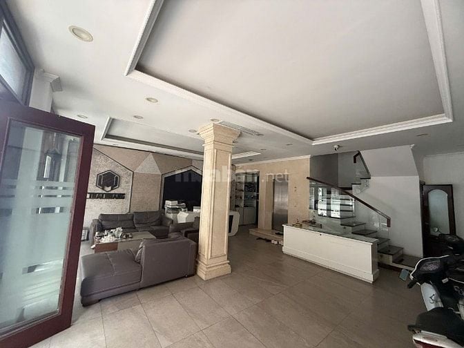 Cho thuê nhà mặt phố Bùi Thị Xuân, HBT, tầng 1+2, SD 160m2, MT 8m