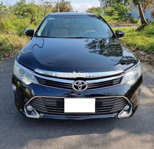 Toyota Camry 2.0E 2017 màu đen