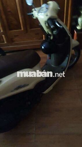 Xe máy Yamaha Nozza màu kem