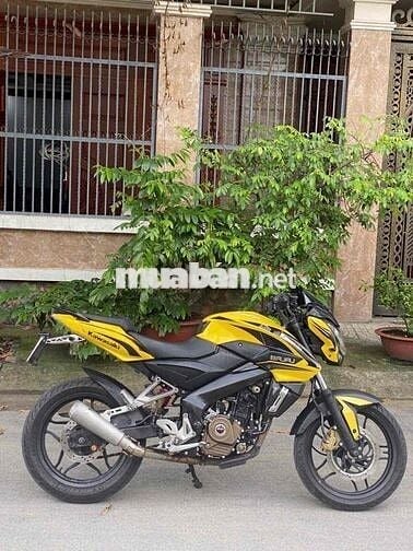 moto kawasaki pulsar 200