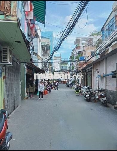 Nhà bán. Hẻm xe hơi đường Nguyễn Gia Trí, phường 25, quận BT, tp.HCM.