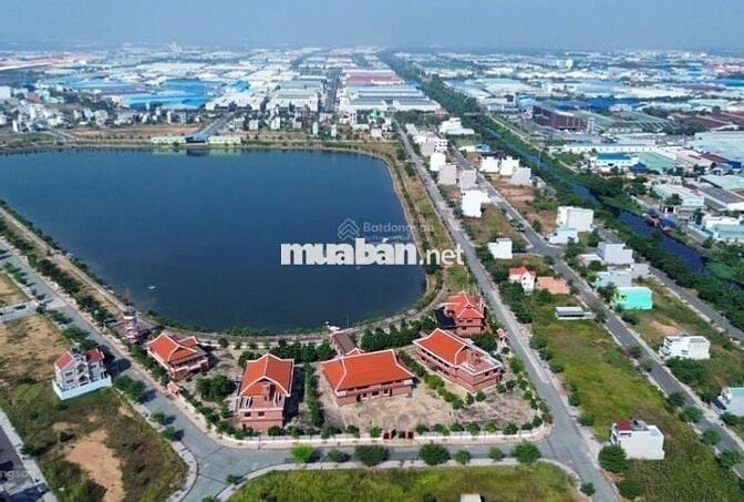 Bán đất sổ đỏ, full thổ cư, 130m2 gần Bình Chánh, sang tên liền