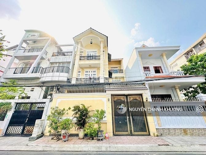 Biệt Thự ( 8*17m ) 3 Lầu-  Sẵn Nội Thất Như hình - Dương Quảng Hàm P5