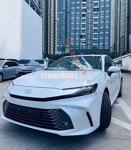 Toyota Camry 2.5 HEV Mid 2024