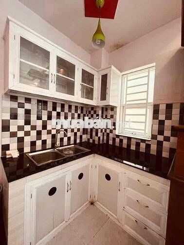Nhà Sạch Sẻ Có Nội Thất DT 5x6 1Trệt 2Lầu 2Pn 3Wc Điện Nước Riêng