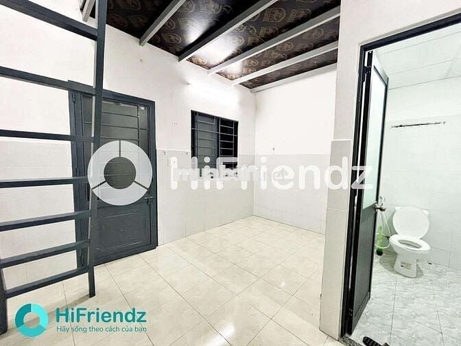 CHO THUÊ NHÀ TRỌ LIỀN KỀ, GÁC SUỐT, SẴN MÁY LẠNH, 2 WC - KHU TÊN LỬA