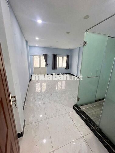 Nhà đang sơn sửa, (4x16m), HXH 416/11B Lạc Long Quân P5 Q11