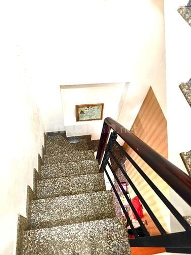 Nhà 1 trệt 2 lầu đúc hẻm xe hơi vài mét.nhà bè