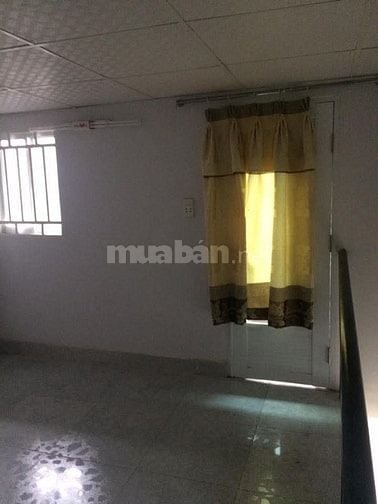 Từ nhà bước ra đường lớn 5m.gần chợ trường học siêu thị ..