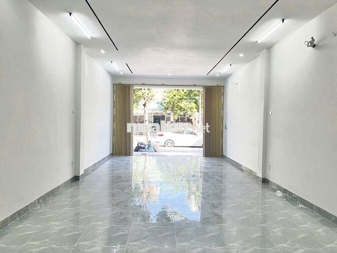 CHO THUÊ NHÀ 3 TẦNG MT LÊ QUẢNG CHÍ, ĐOẠN KD SẦM UẤT