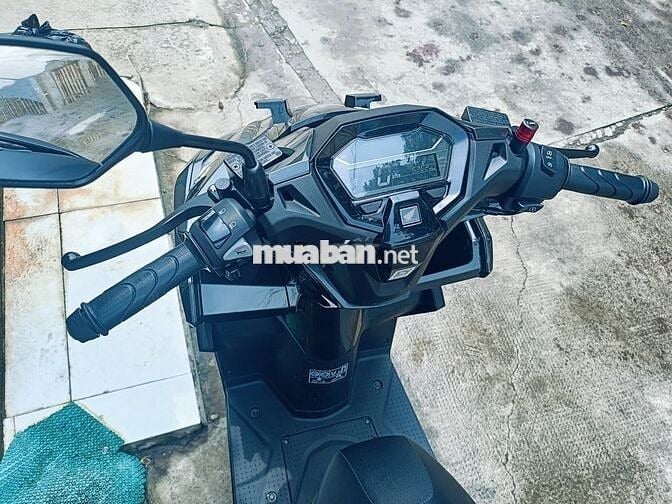 Xe gia đình đi giờ nhà trật nên bán