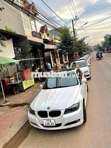 BMW 3 Series 2009 320i Convertible - 130000 km