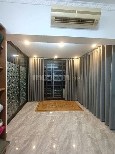 Bán căn hộ tập thể A6 Giảng Võ mặt đường Trần Huy Liệu 