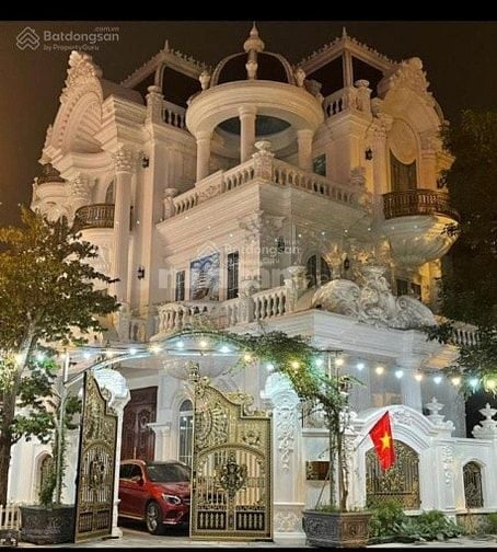 CC bán BT phố Thành Thái. DT 310m2 MT 15m đường hè 3 ô tô tránh 