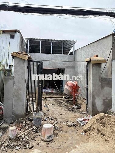 Cho thuê nhà nguyên căn mặt tiền hẻm chính xe hơi đậu trong nhà.