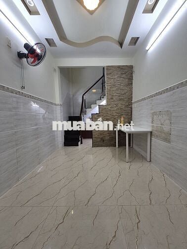 NHÀ BẾN VÂN ĐỒN Q4- SÁT MT- 20m2 - 3 LẦU- GIÁ 3 TỶ NHỈNH