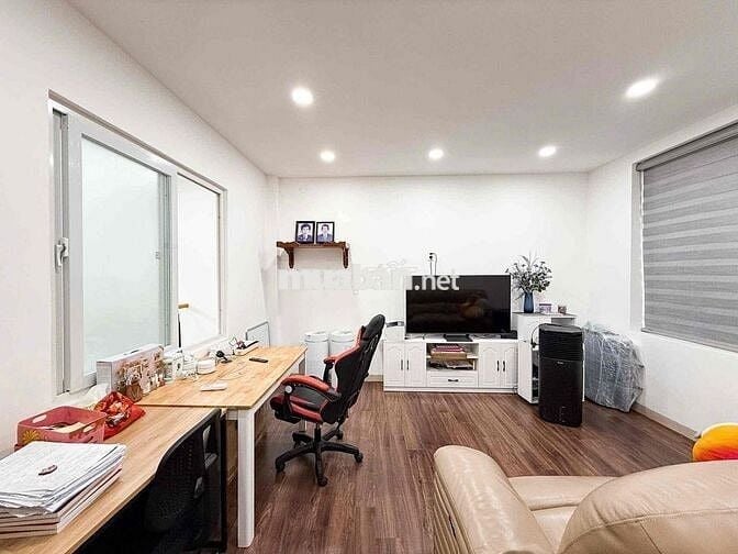 SIÊU PHẨM - DÒNG TIỀN SÁT QUẬN 1  - 7,6/9 x 11 - 90m2 đất - 10 PN - 10