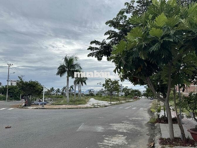 Chính chuBán đất Nam Hòa Xuân B2.106, đối diện trường, sát công viên.