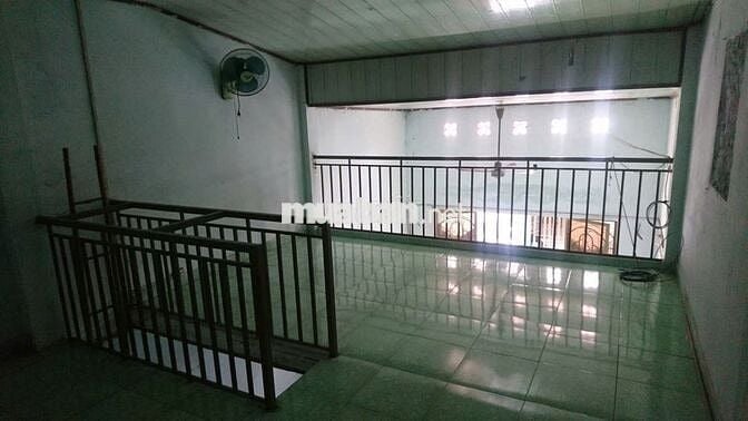 Chính chủ Cho Thuê Nhà Nguyên Căn Vĩnh Lộc B, H. Bình thánh 2PN