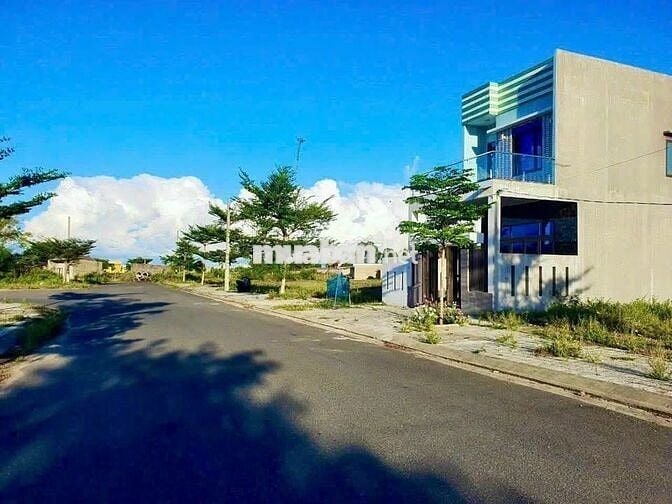 Bán Lô Đất 171m2 Ngang 7m Cách Đại Học FPT và Biển 900m, Giá 3,38 Tỷ