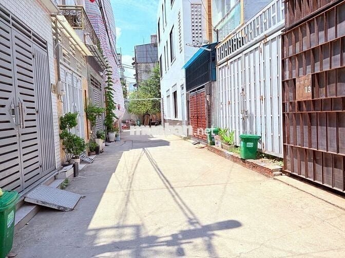 Bán 60,7m2 thổ cư ngay đường 22 phạm văn đồng, linh đông. SRXD, GPXD