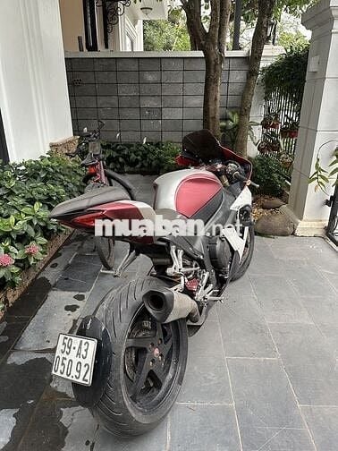 Yamaha R1 cá mập đời 201x pass gấp giá rẻ
