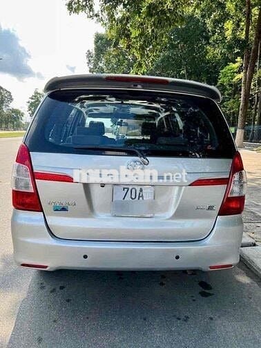 Toyota Innova 2015 2.0E - 100000 km